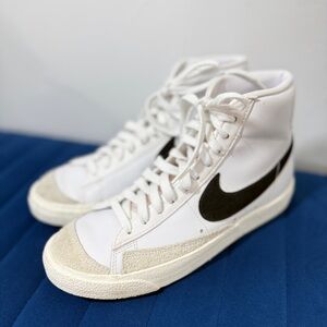 Nike Blazer Mid ‘77 Vintage Sneakers, Black and White, NEW, 8